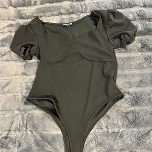 Short sleeve blackl bodysuit